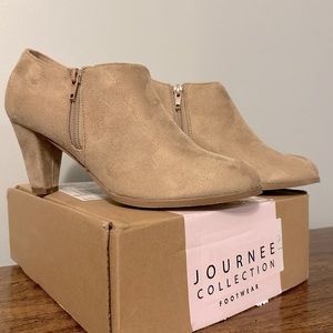 Taupe, Suede, 3” shoe. Worn once. Perfect condition. No scratches. Clean.